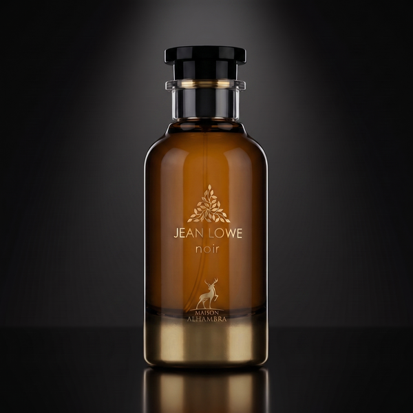 Maison Alhambra Jean Lowe Noir — frasco sobre superficie negra reflectante con fondo carbón