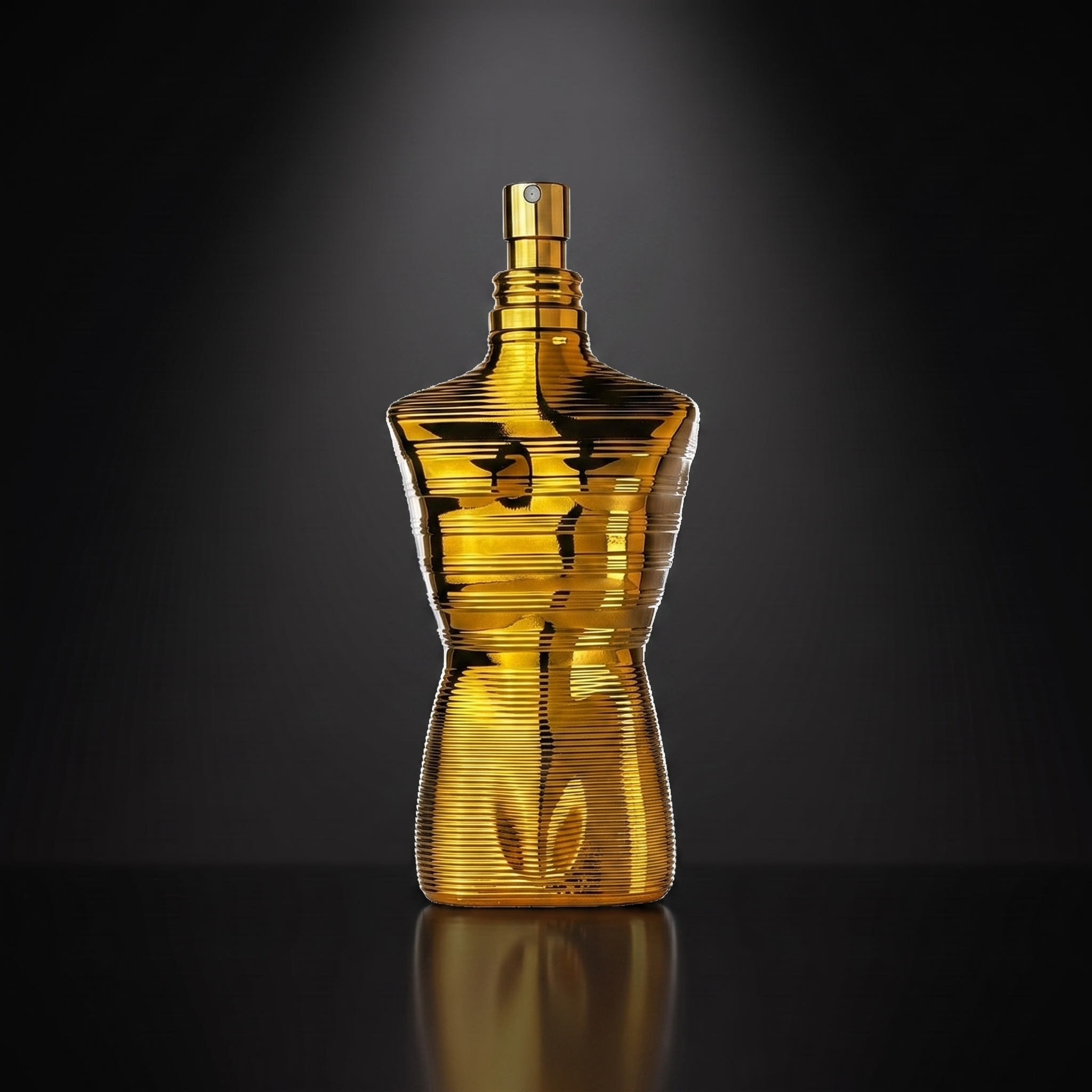 Jean Paul Gaultier Le Male Elixir Absolu — frasco sobre superficie negra reflectante con fondo carbón